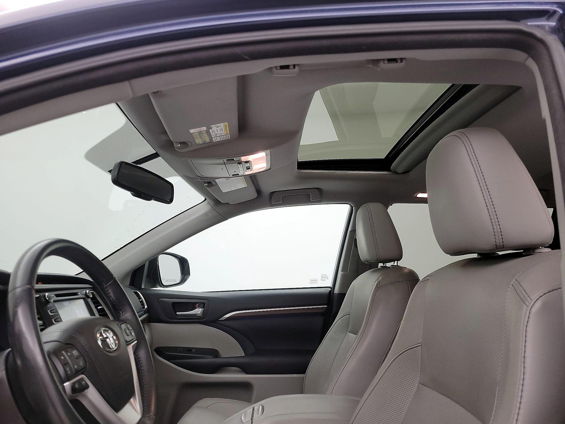 Thumbnail: 2015 Toyota Highlander - 20