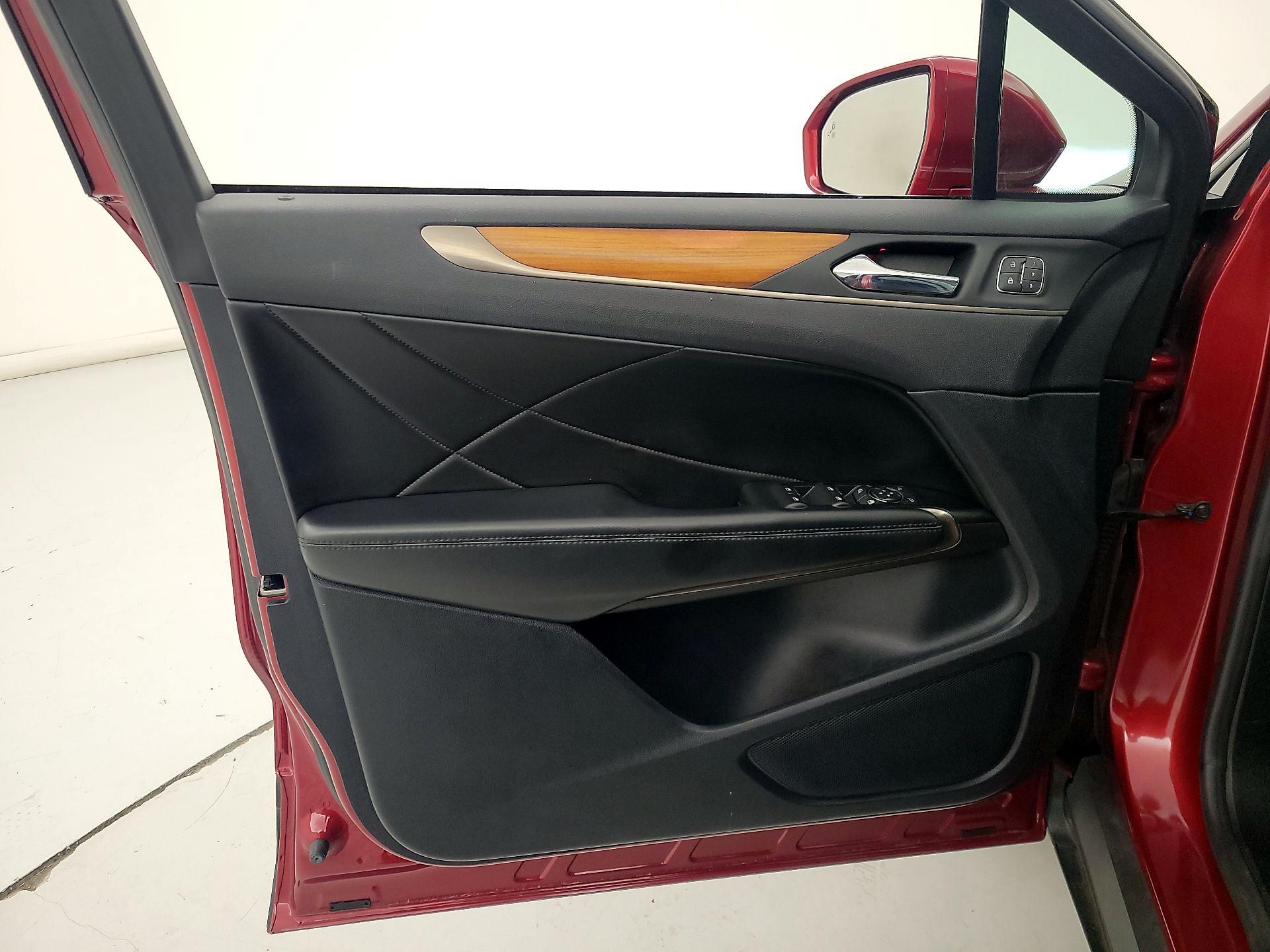 Thumbnail: 2019 Lincoln MKC - 10