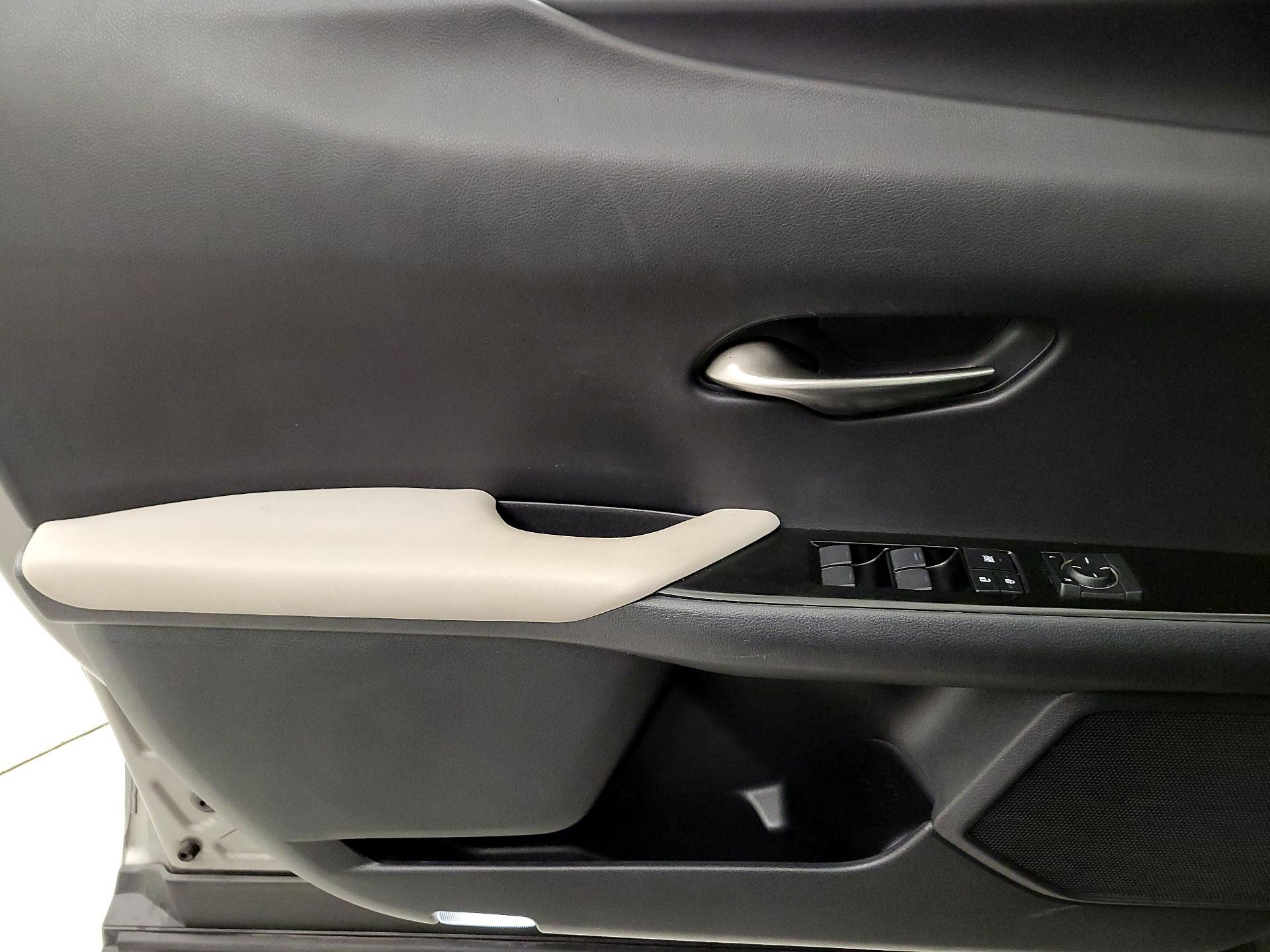 Thumbnail: 2019 Lexus UX - 12