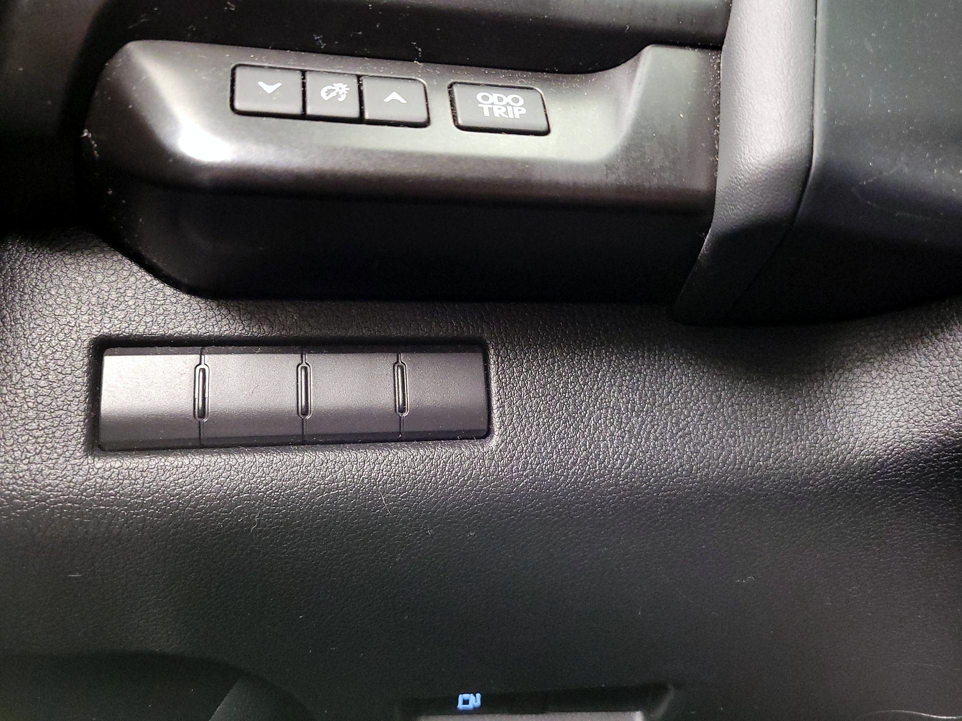 Thumbnail: 2019 Lexus UX - 13