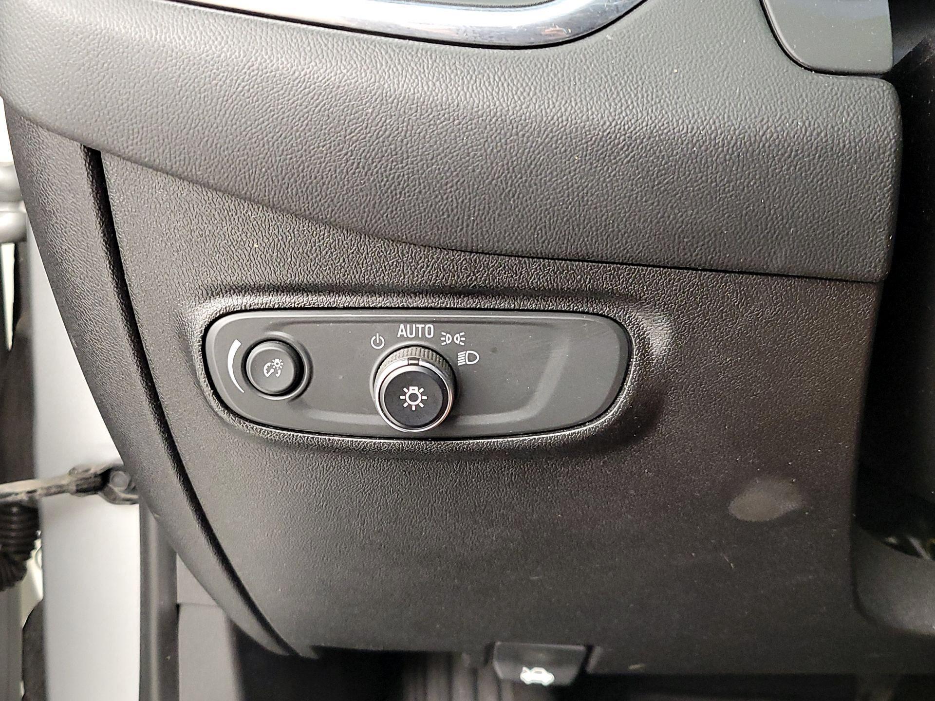 Thumbnail: 2018 Chevrolet Equinox - 13