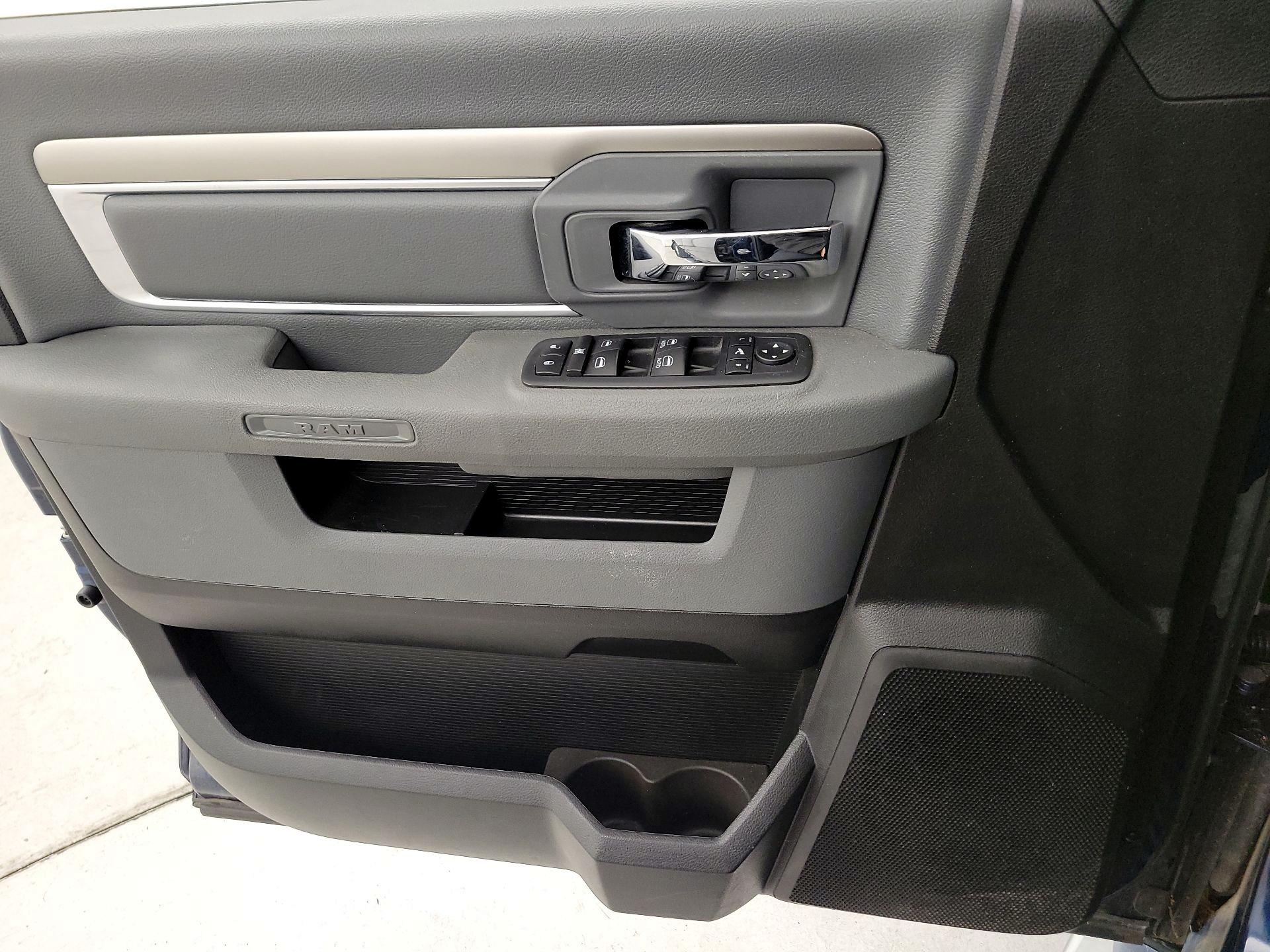 Thumbnail: 2020 RAM 1500 Classic - 12