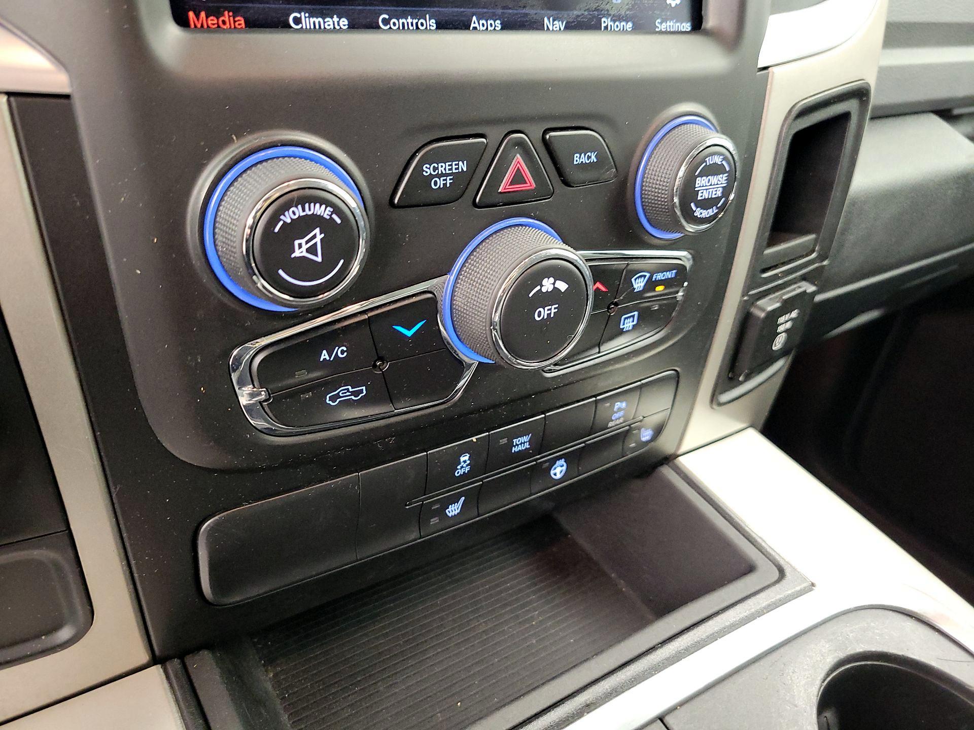 Thumbnail: 2020 RAM 1500 Classic - 16