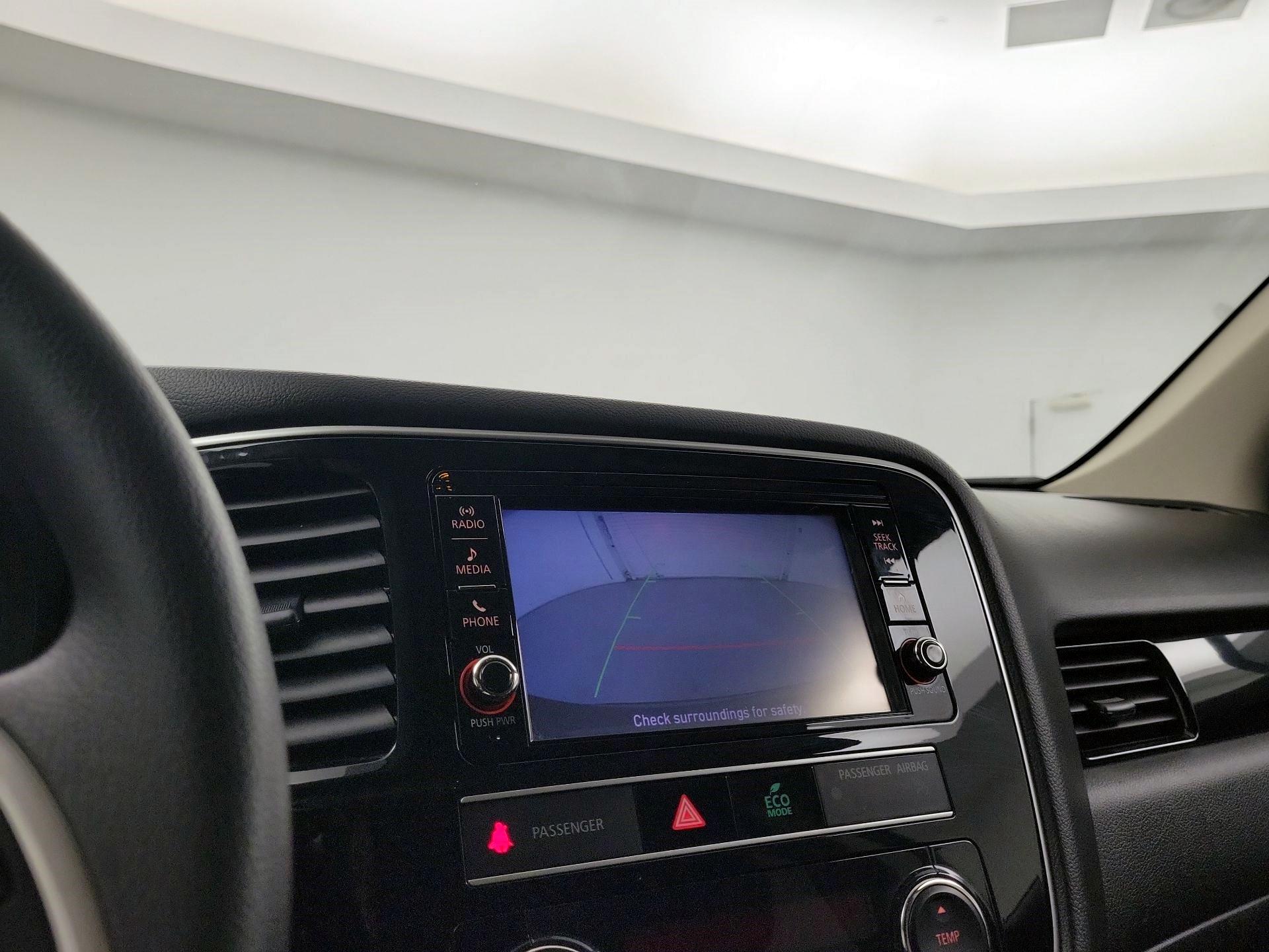 Thumbnail: 2019 Mitsubishi Outlander - 12