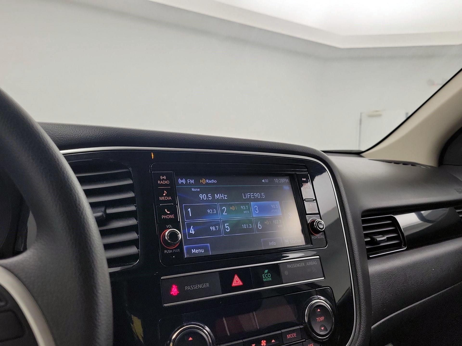 Thumbnail: 2019 Mitsubishi Outlander - 13