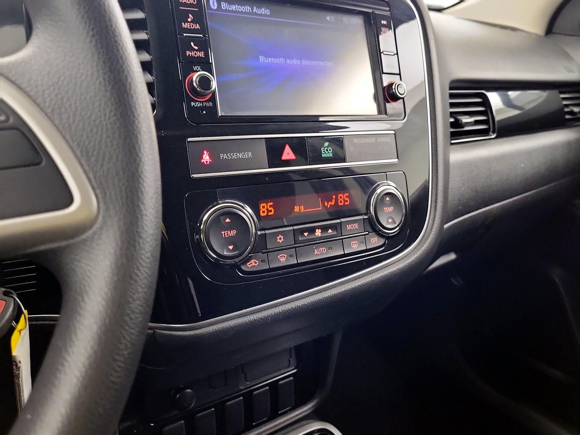 Thumbnail: 2019 Mitsubishi Outlander - 14