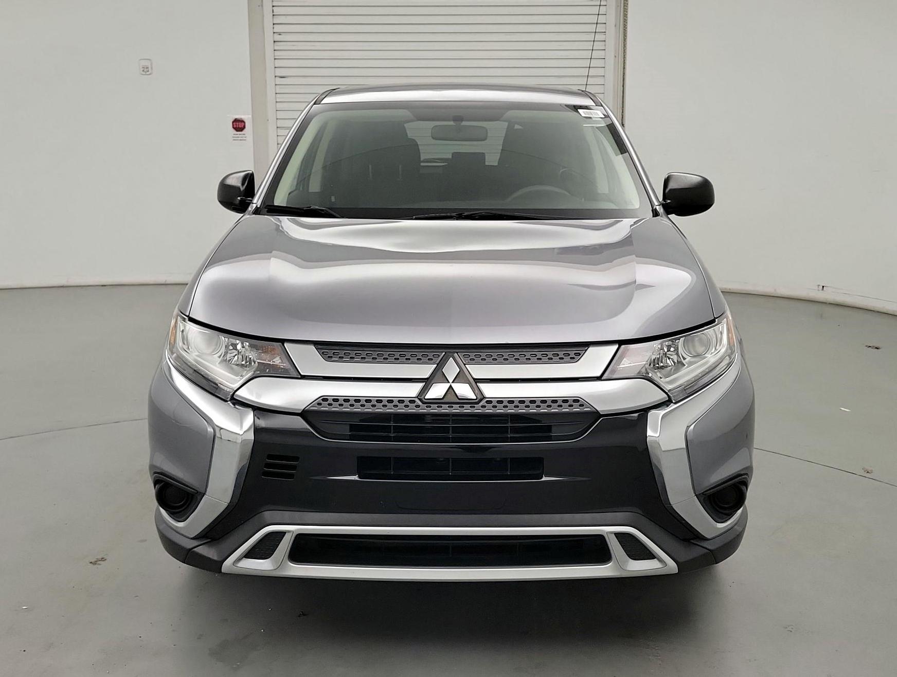 Thumbnail: 2019 Mitsubishi Outlander - 2