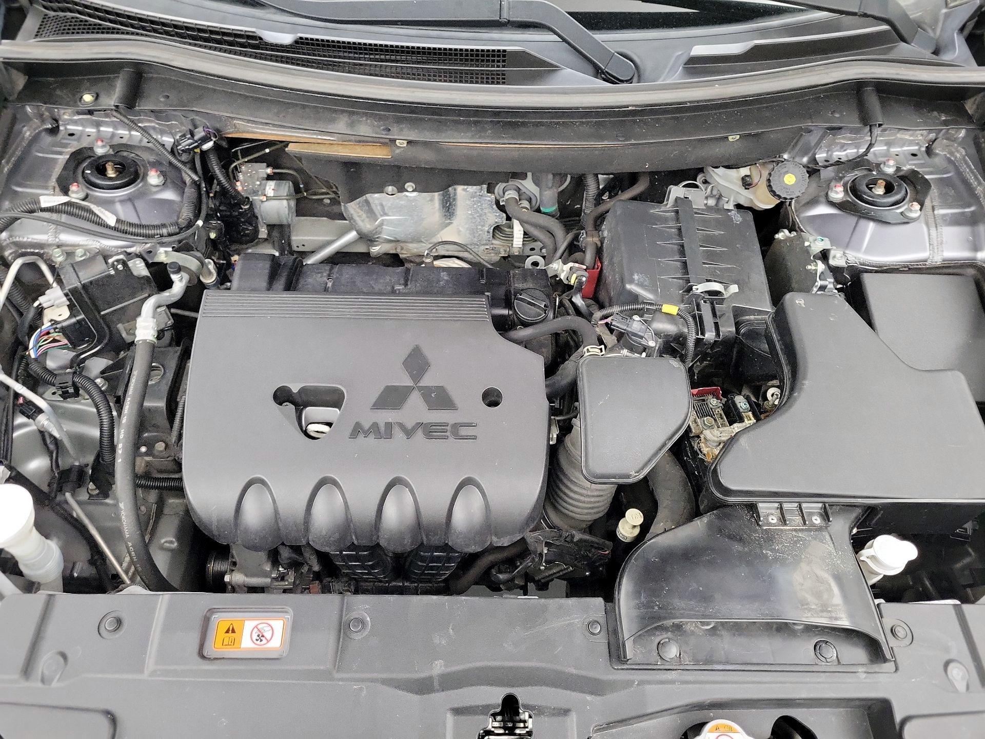 Thumbnail: 2019 Mitsubishi Outlander - 19