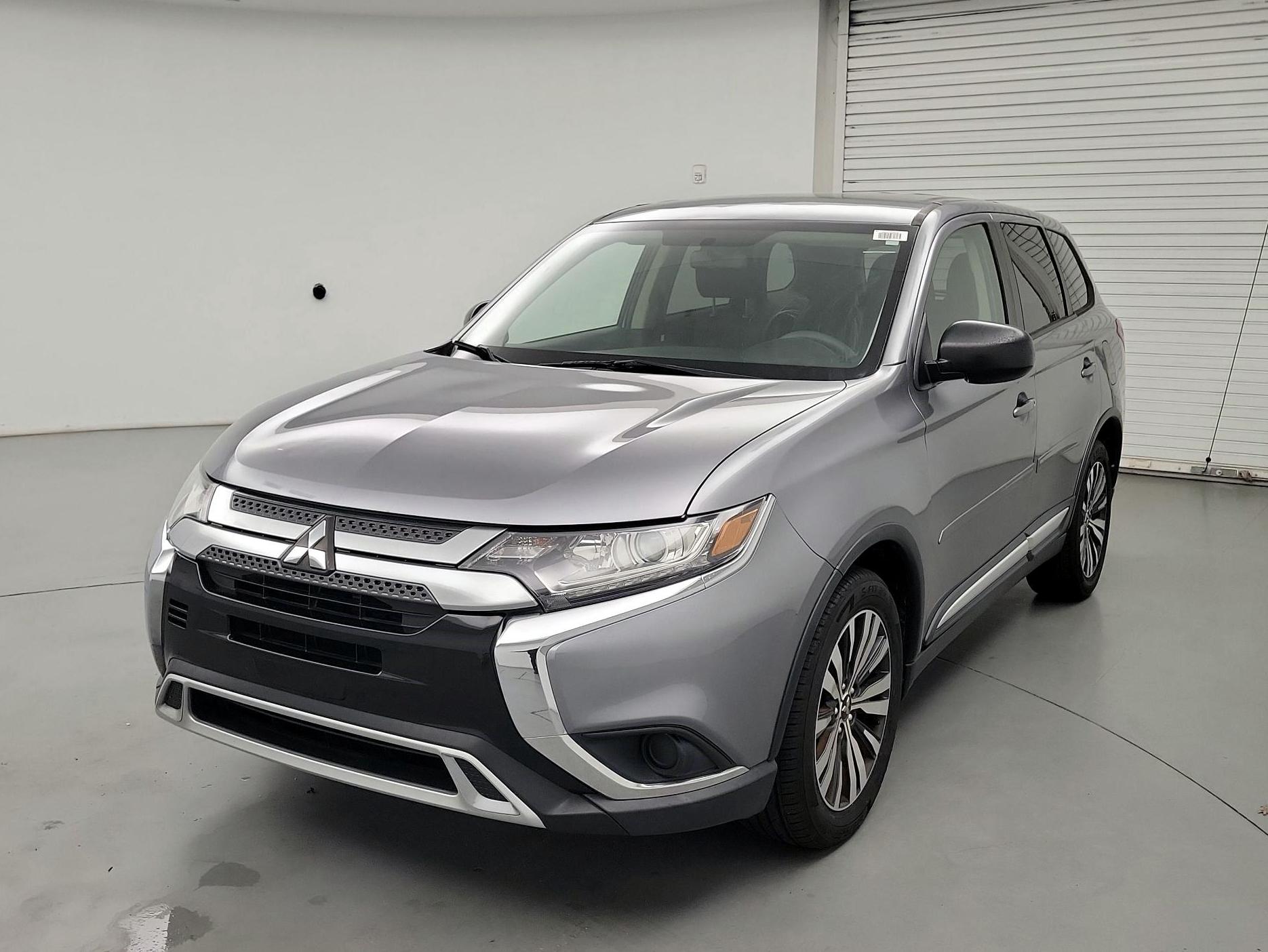 Thumbnail: 2019 Mitsubishi Outlander - 3