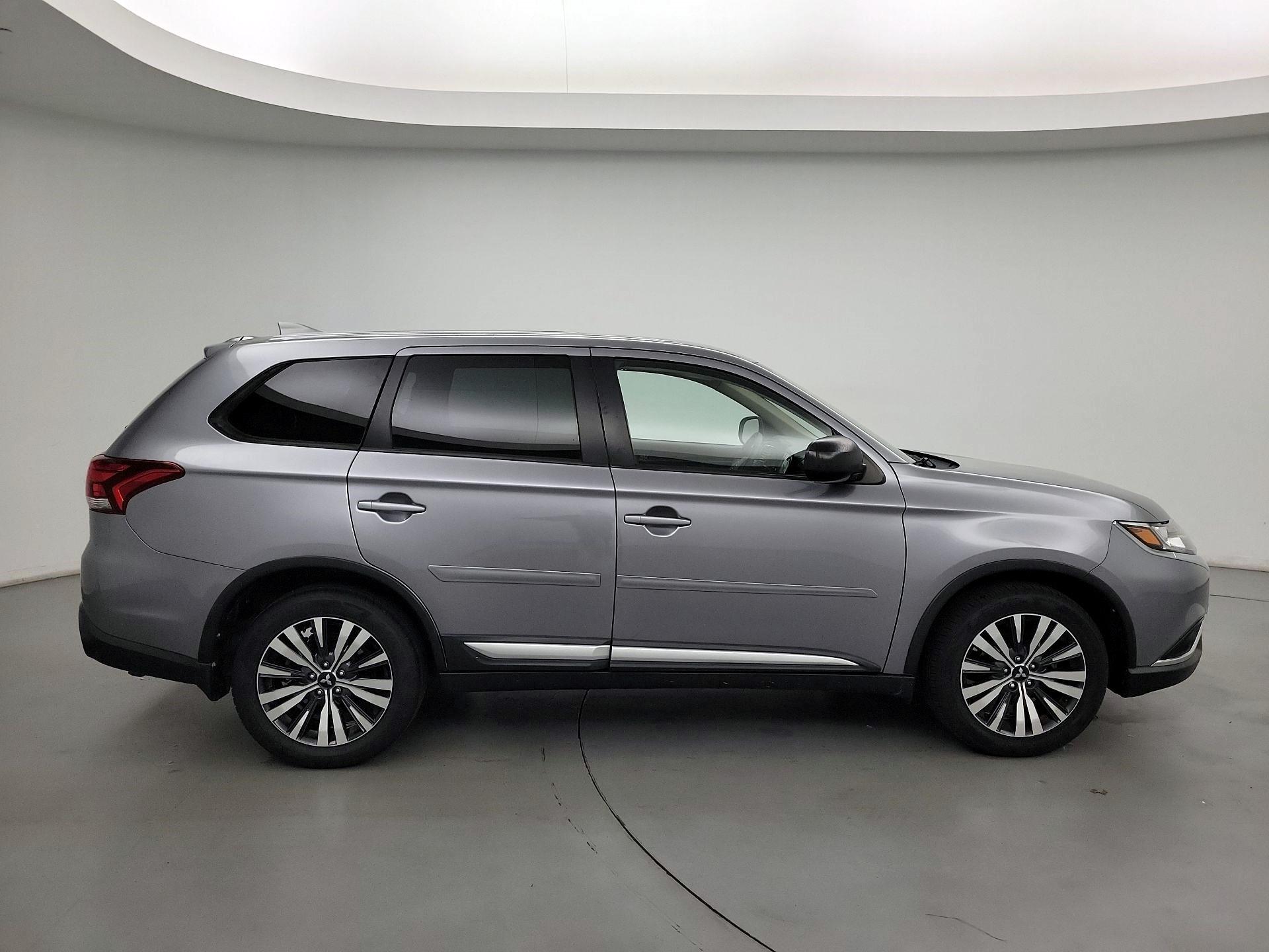 Thumbnail: 2019 Mitsubishi Outlander - 4