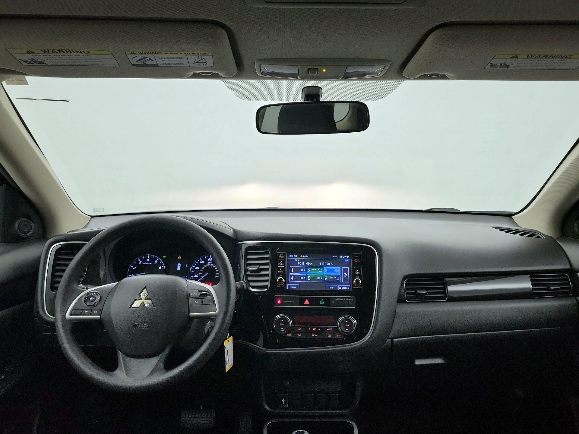 Thumbnail: 2019 Mitsubishi Outlander - 8