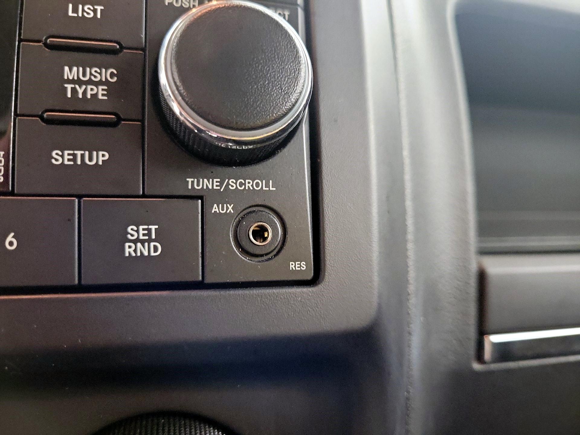 Thumbnail: 2014 Jeep Patriot - 16