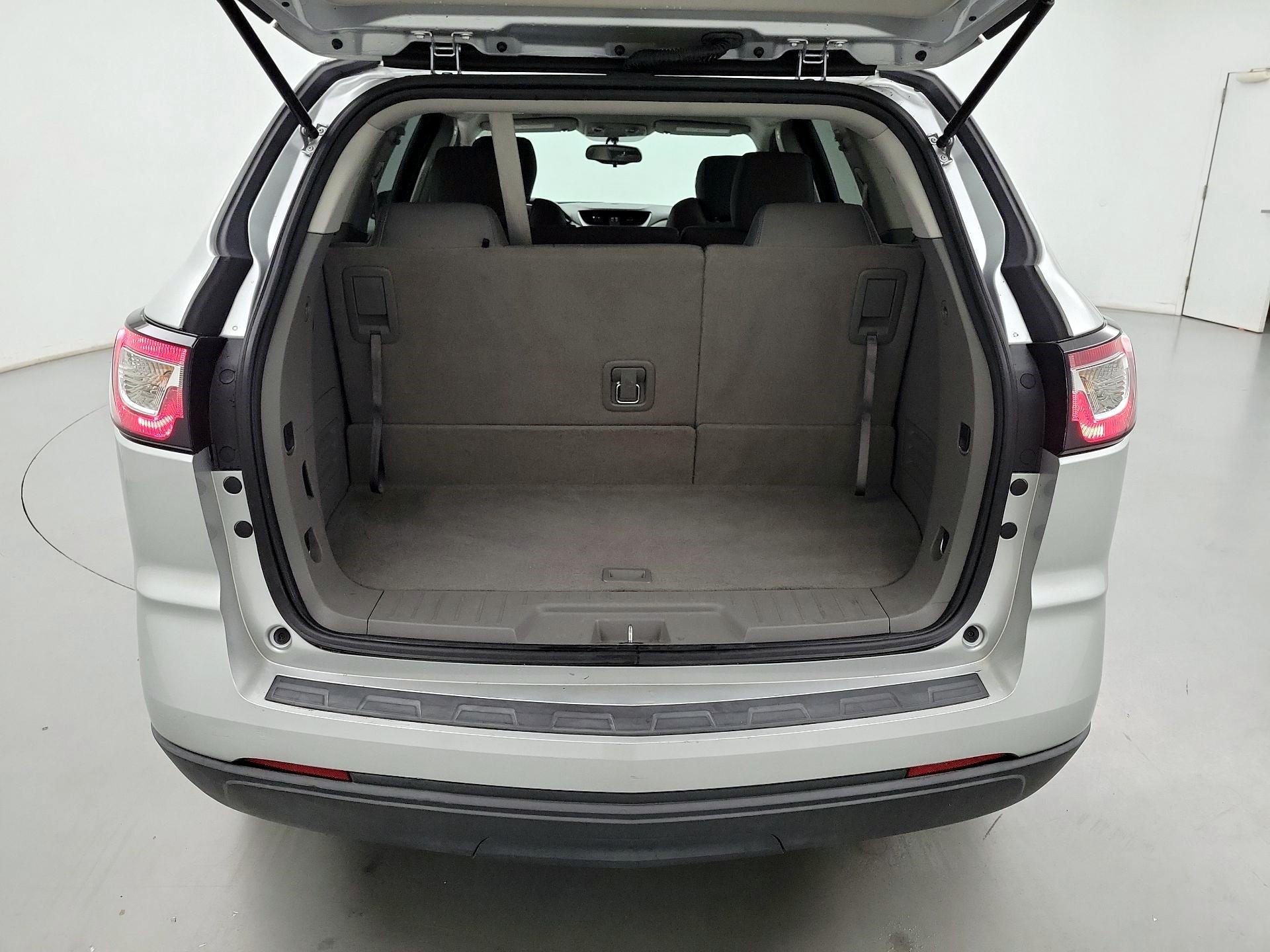 Thumbnail: 2017 Chevrolet Traverse - 18