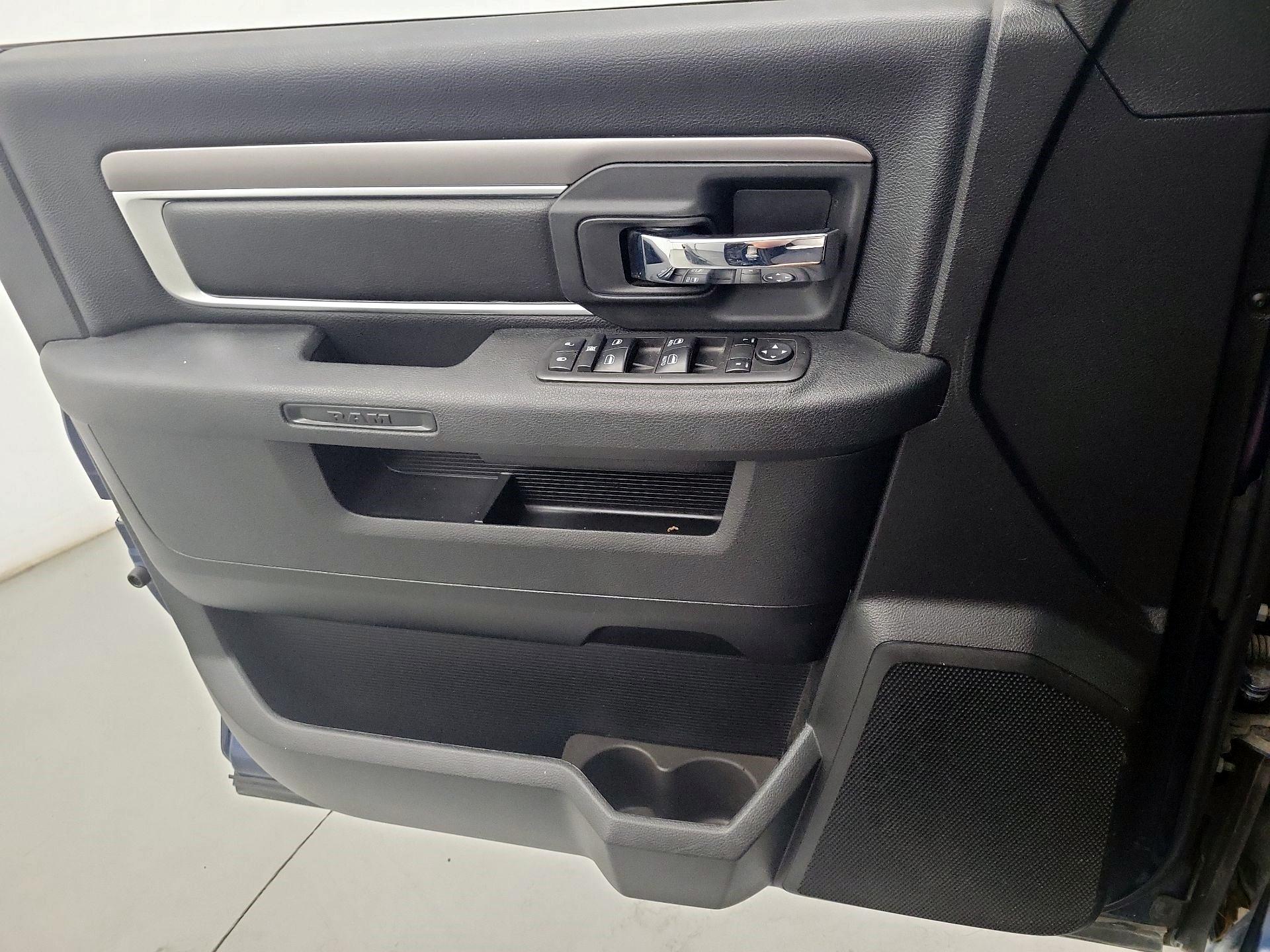 Thumbnail: 2021 RAM 1500 Classic - 10