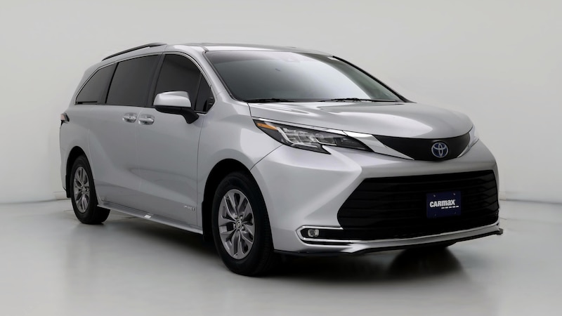 2021 Toyota Sienna XLE Hero Image