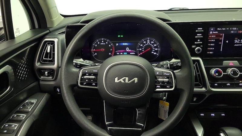 2022 Kia Sorento LX 10