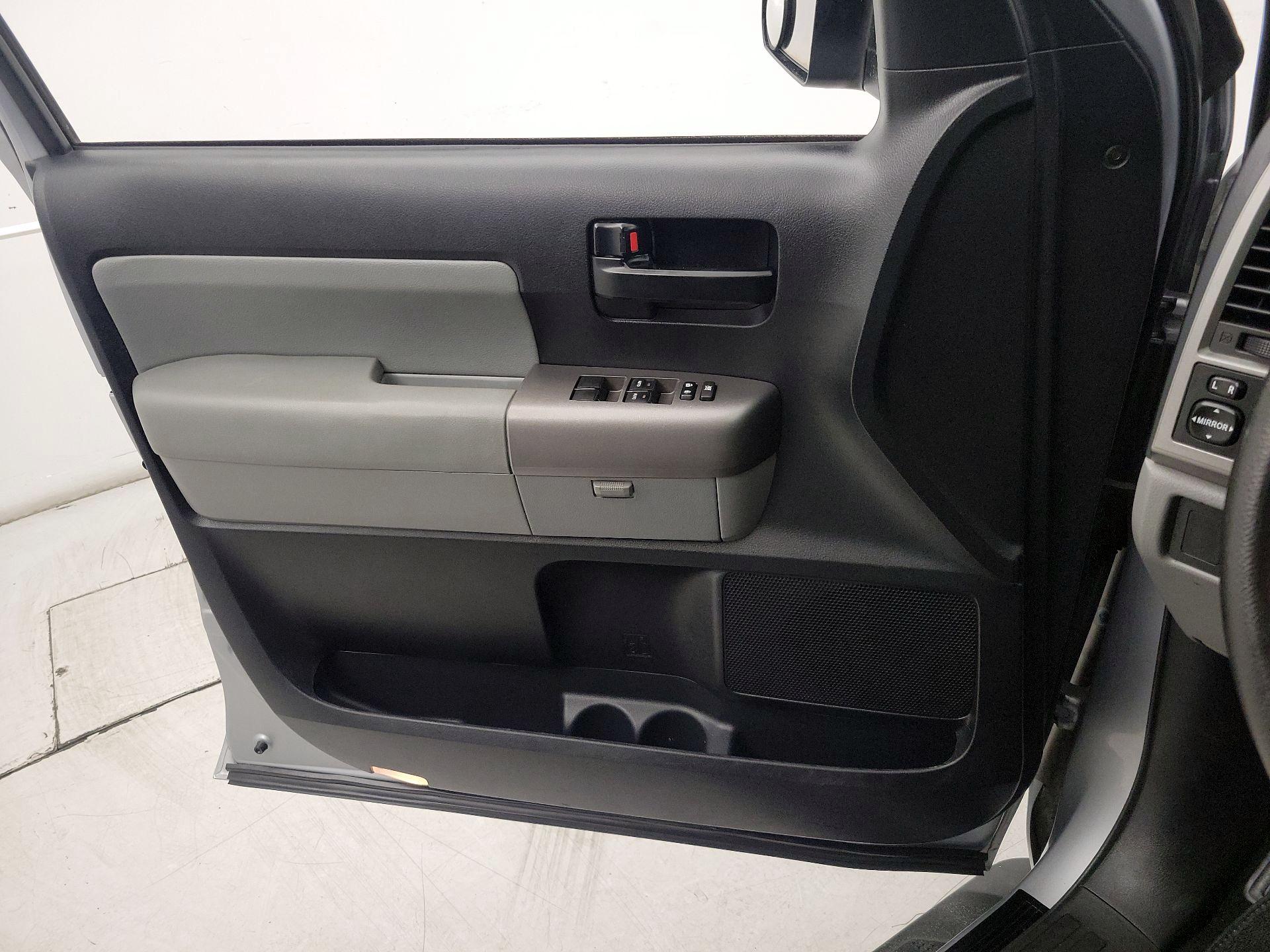Thumbnail: 2014 Toyota Sequoia - 12