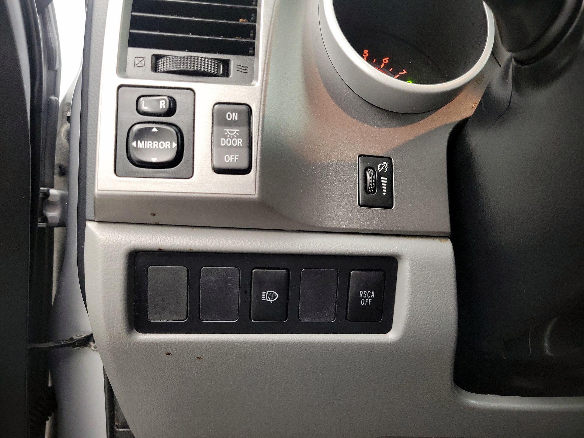 Thumbnail: 2014 Toyota Sequoia - 13