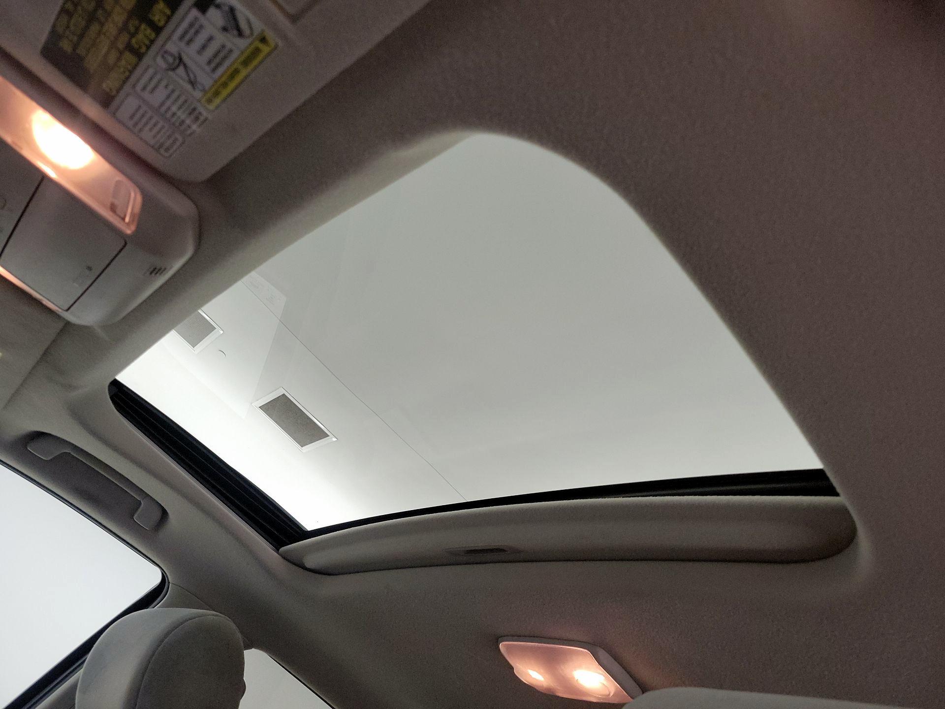 Thumbnail: 2014 Toyota Sequoia - 18