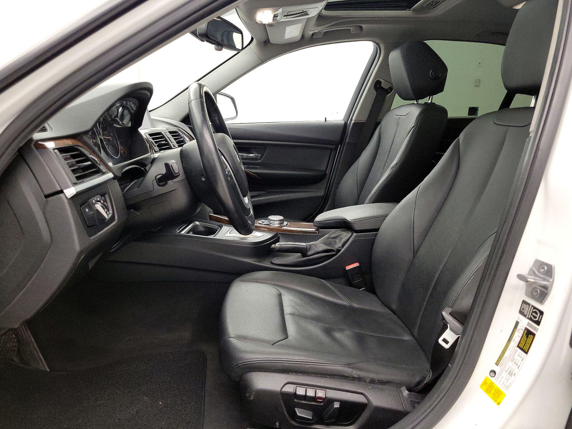 Thumbnail: 2015 BMW 3 Series - 11