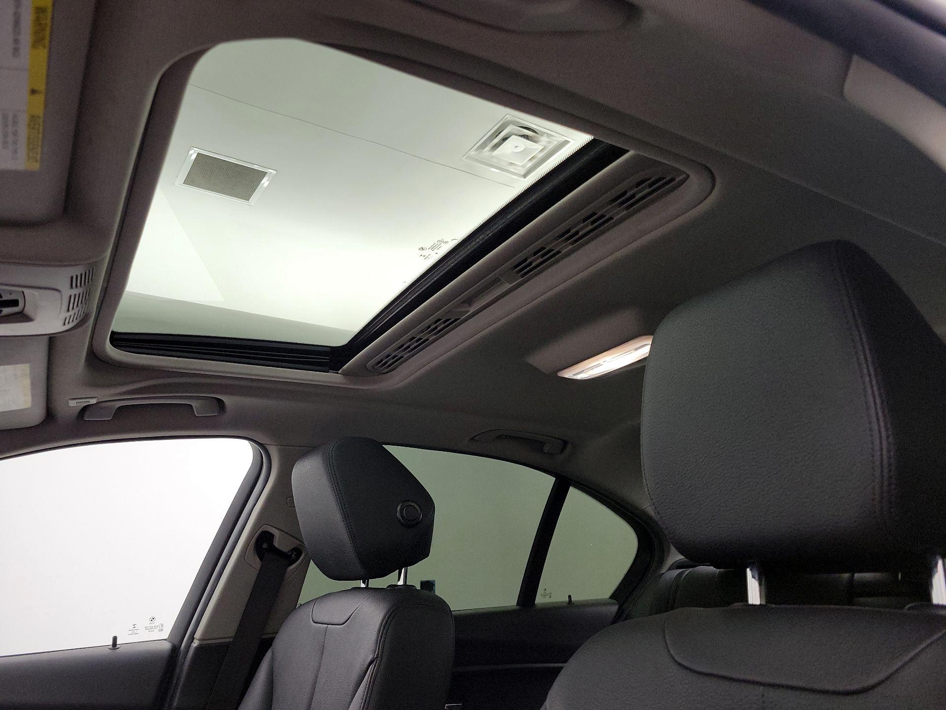 Thumbnail: 2015 BMW 3 Series - 19