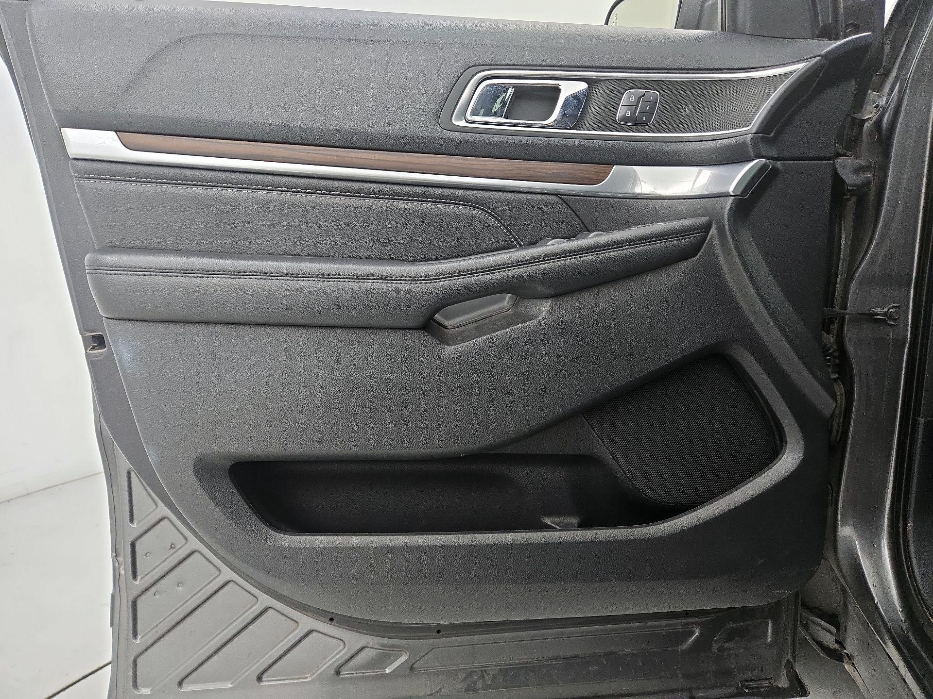 Thumbnail: 2016 Ford Explorer - 12