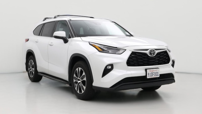 2023 Toyota Highlander XLE Hero Image