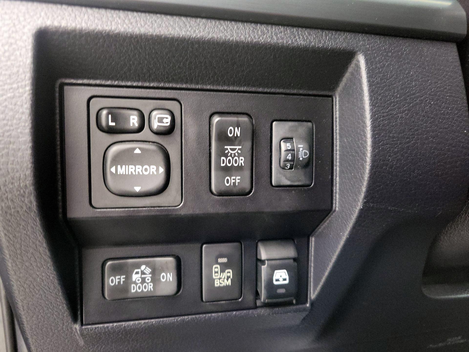 Thumbnail: 2017 Toyota Tundra - 13