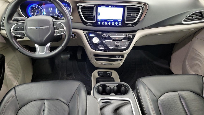 2017 Chrysler Pacifica  9