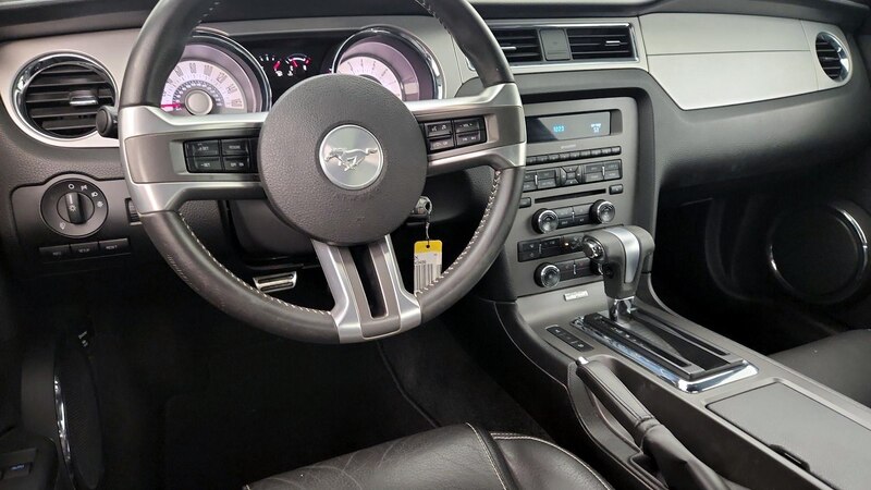 2012 Ford Mustang Premium 9