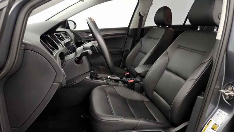 2019 Volkswagen Golf SE 11