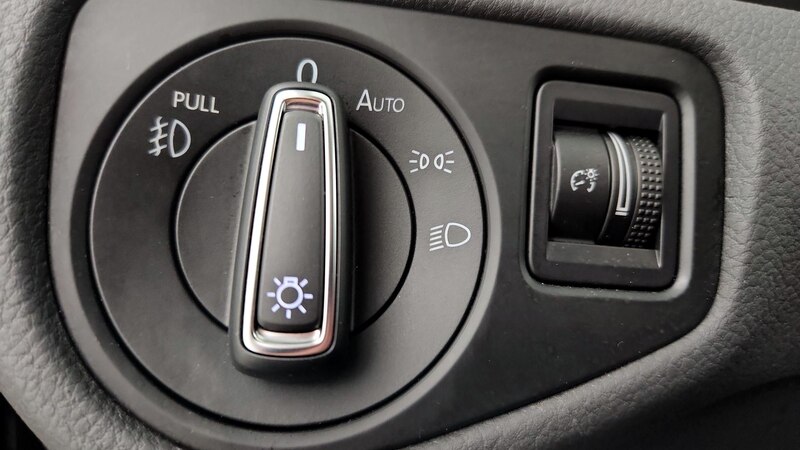 2019 Volkswagen Golf SE 13