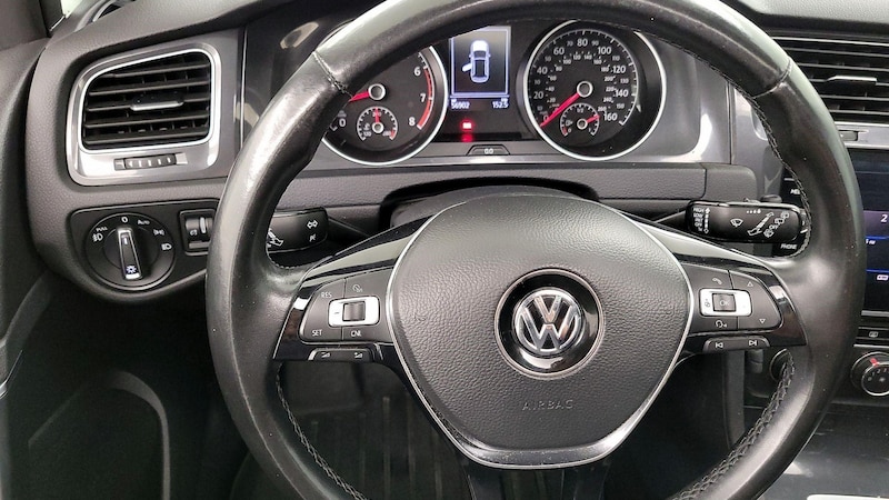 2018 Volkswagen Golf SE 10