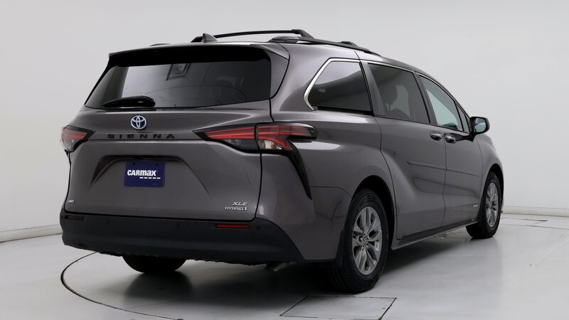 2021 Toyota Sienna XLE 8