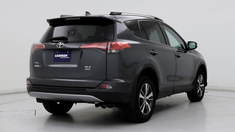 2018 Toyota RAV4 XLE 8