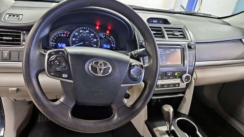 2013 Toyota Camry LE 9