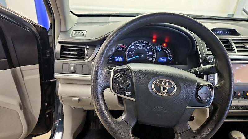 2013 Toyota Camry LE 10