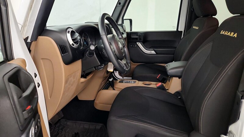 2014 Jeep Wrangler Sahara 11