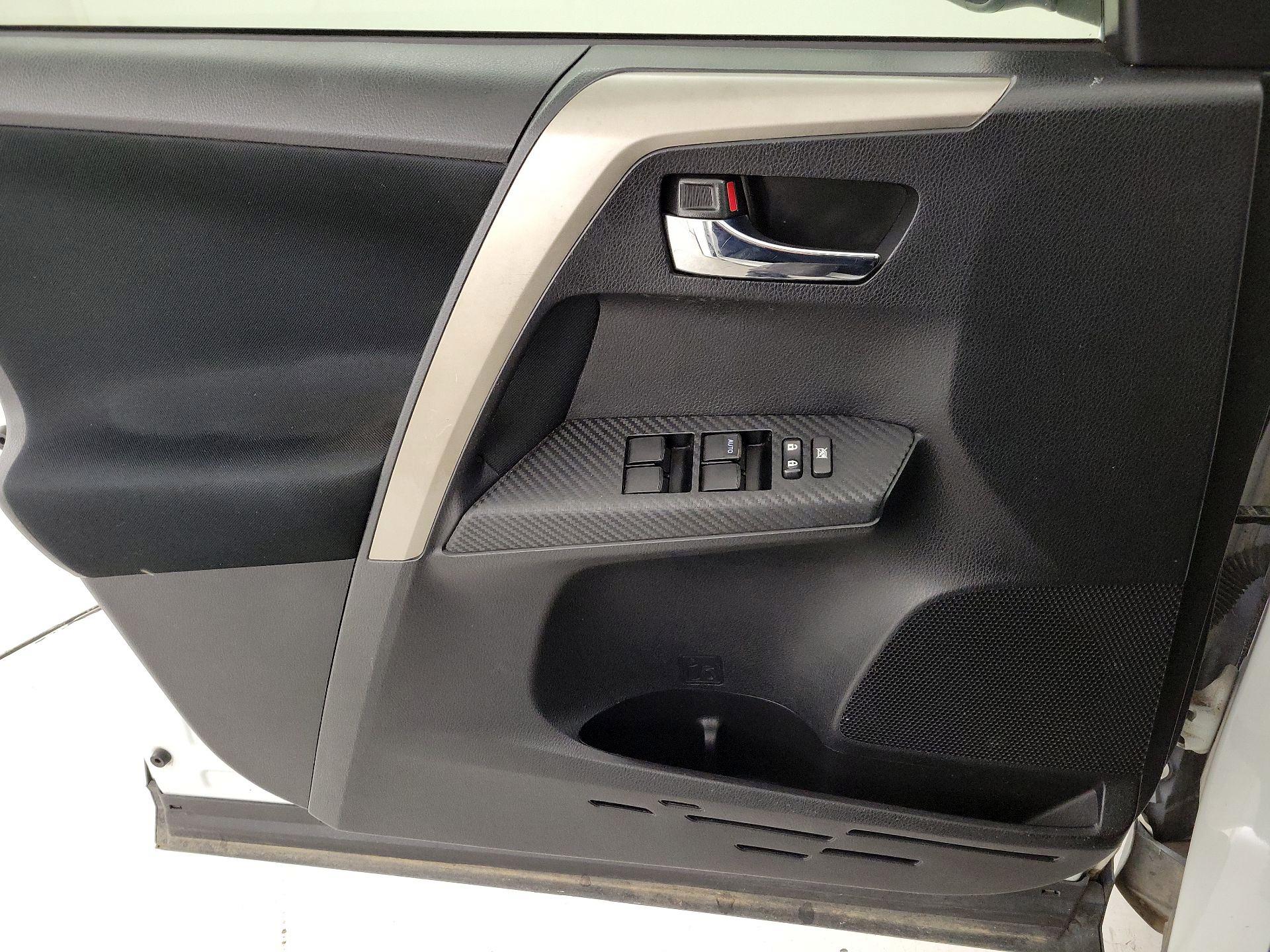 Thumbnail: 2015 Toyota RAV4 - 12