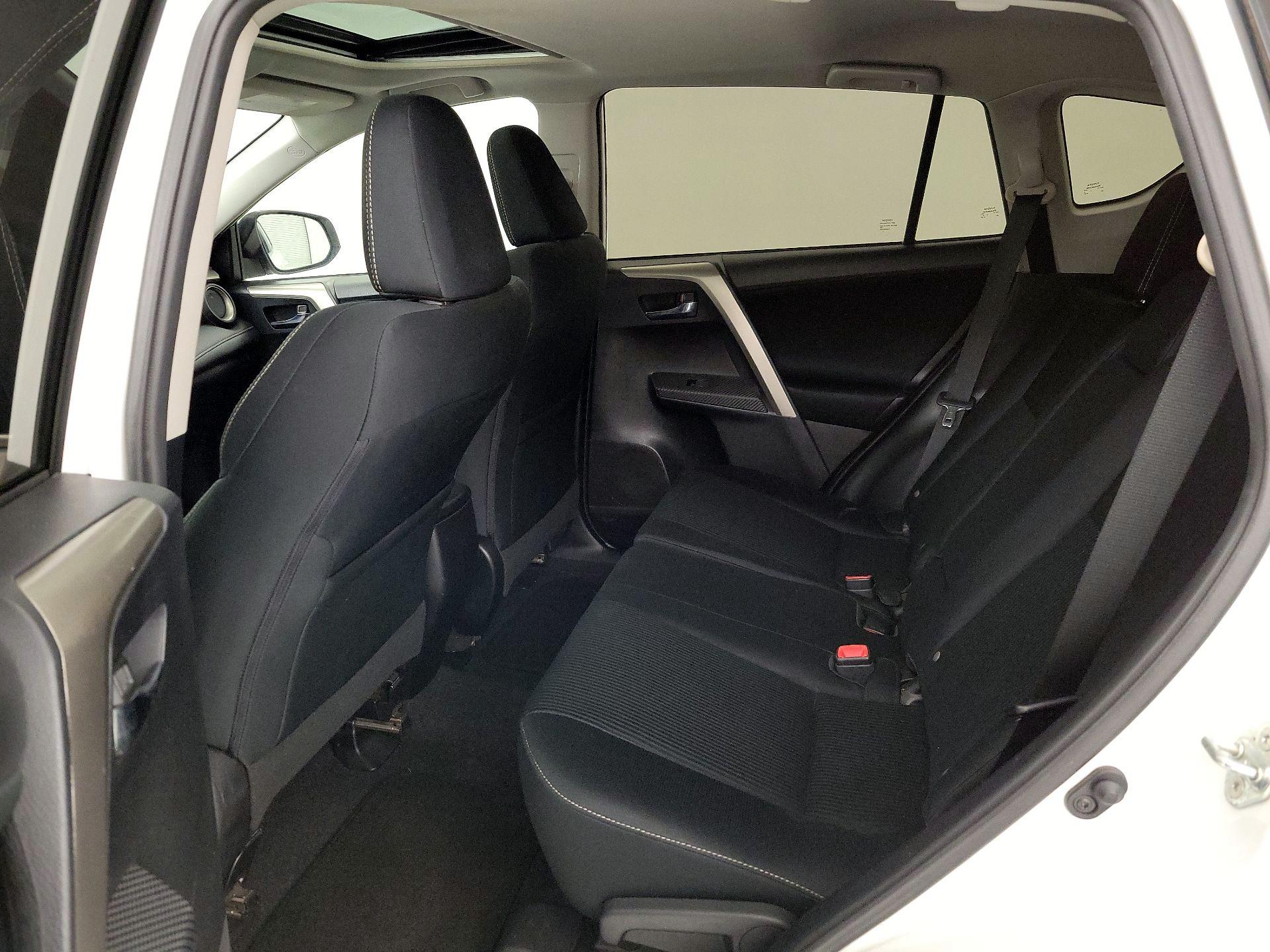 Thumbnail: 2015 Toyota RAV4 - 18