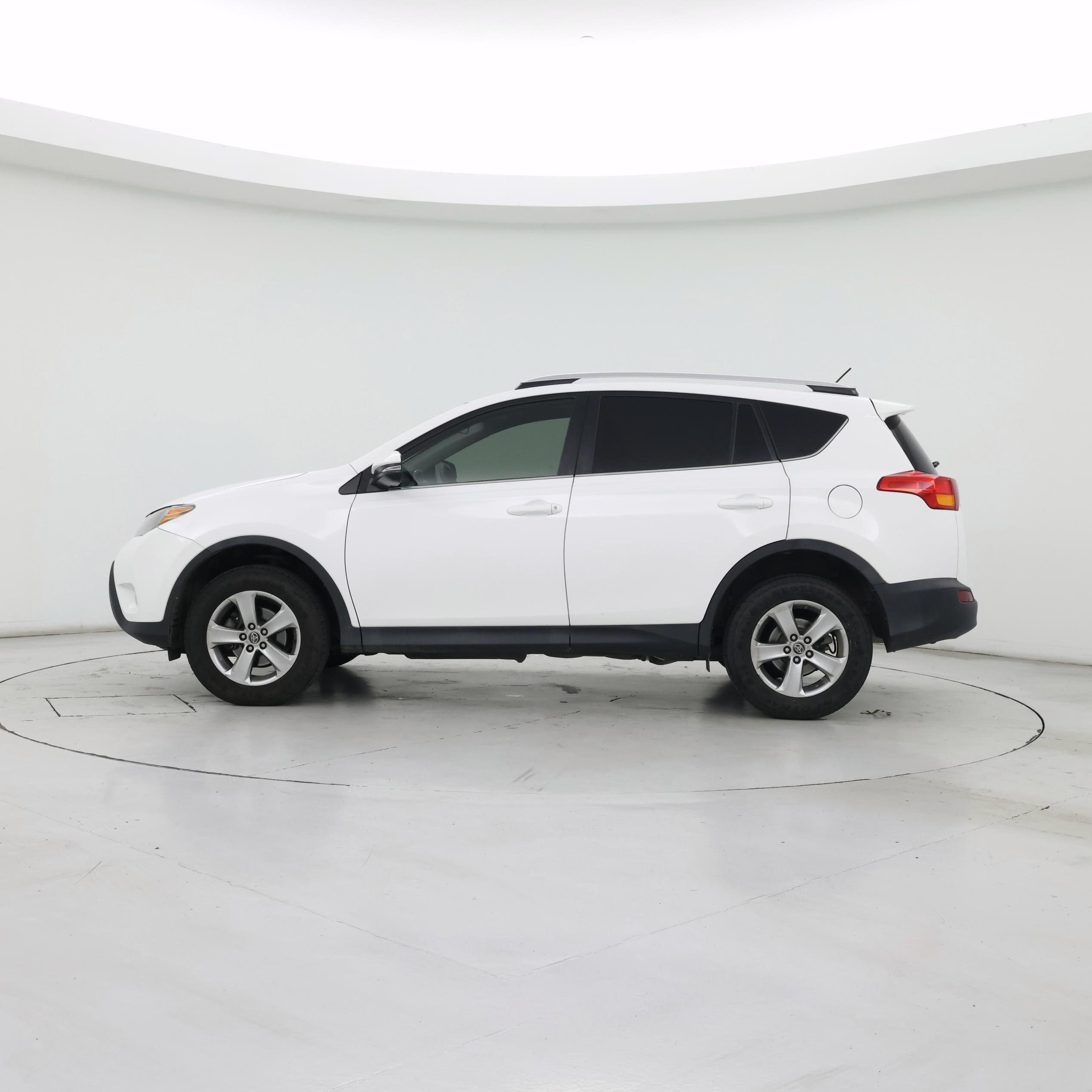 Thumbnail: 2015 Toyota RAV4 - 3