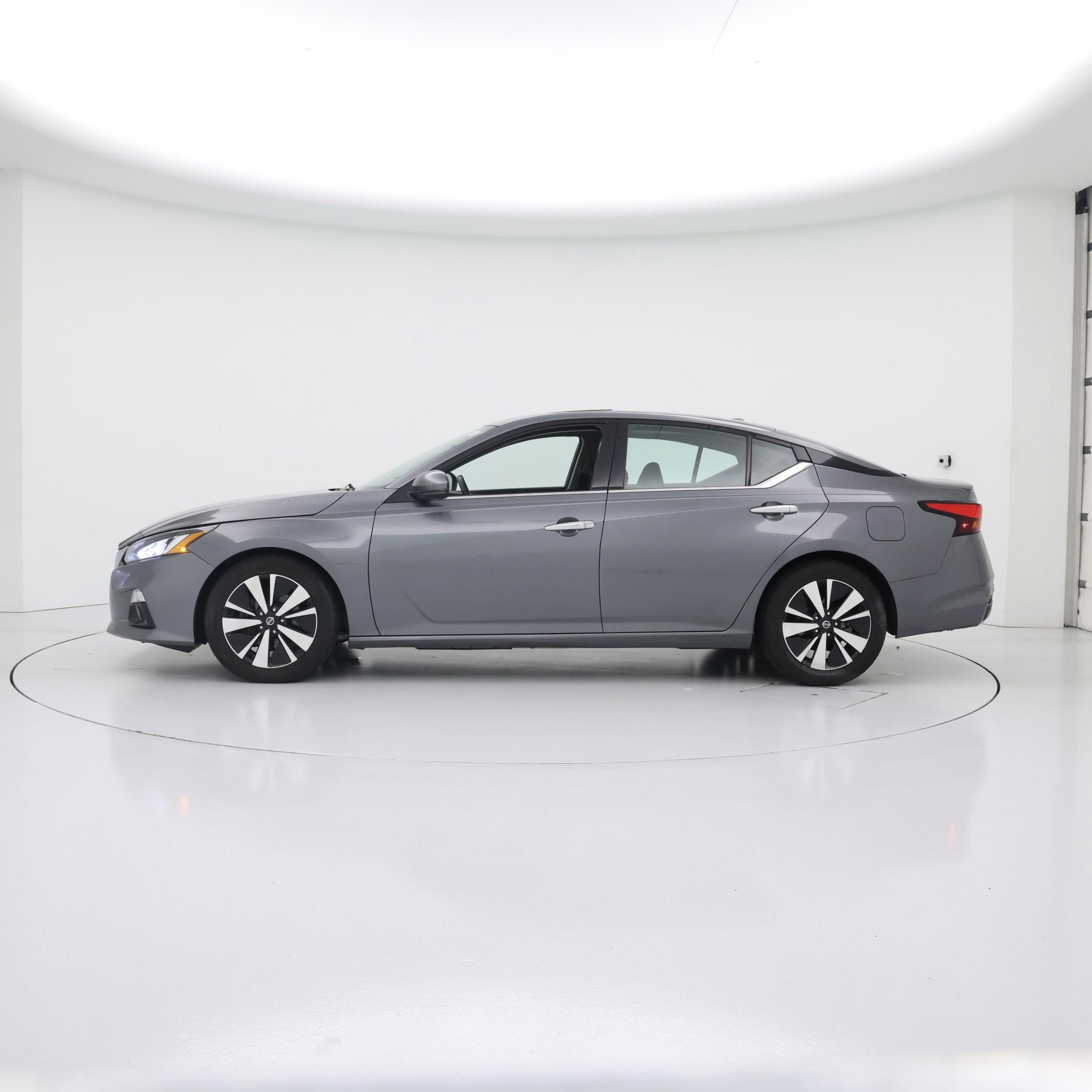 Thumbnail: 2019 Nissan Altima - 3