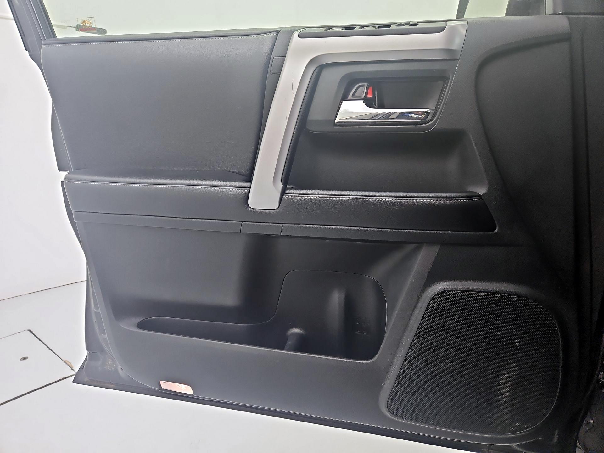 Thumbnail: 2016 Toyota 4Runner - 12