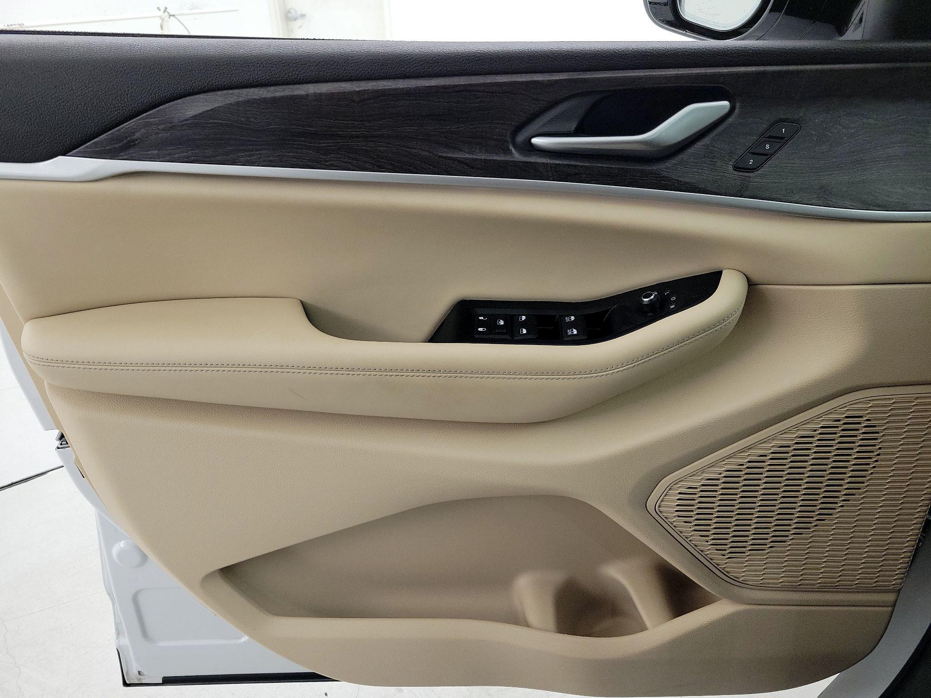 Thumbnail: 2023 Jeep Grand Cherokee - 12
