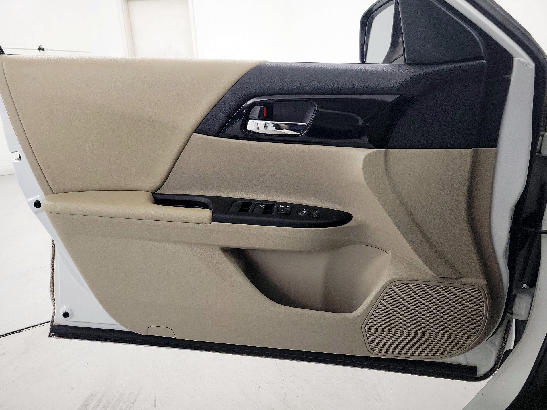 Thumbnail: 2017 Honda Accord - 12