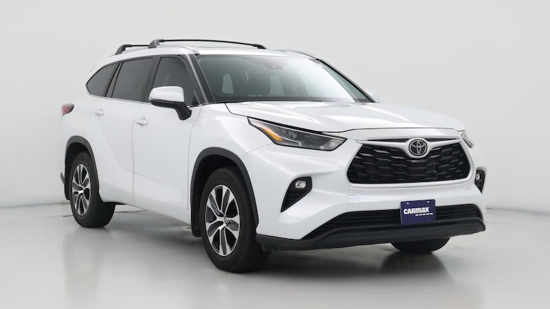 2023 Toyota Highlander XLE Hero Image