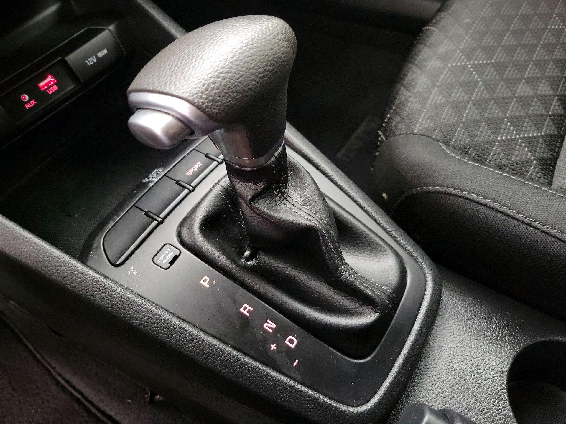 Thumbnail: 2018 Kia Rio - 16