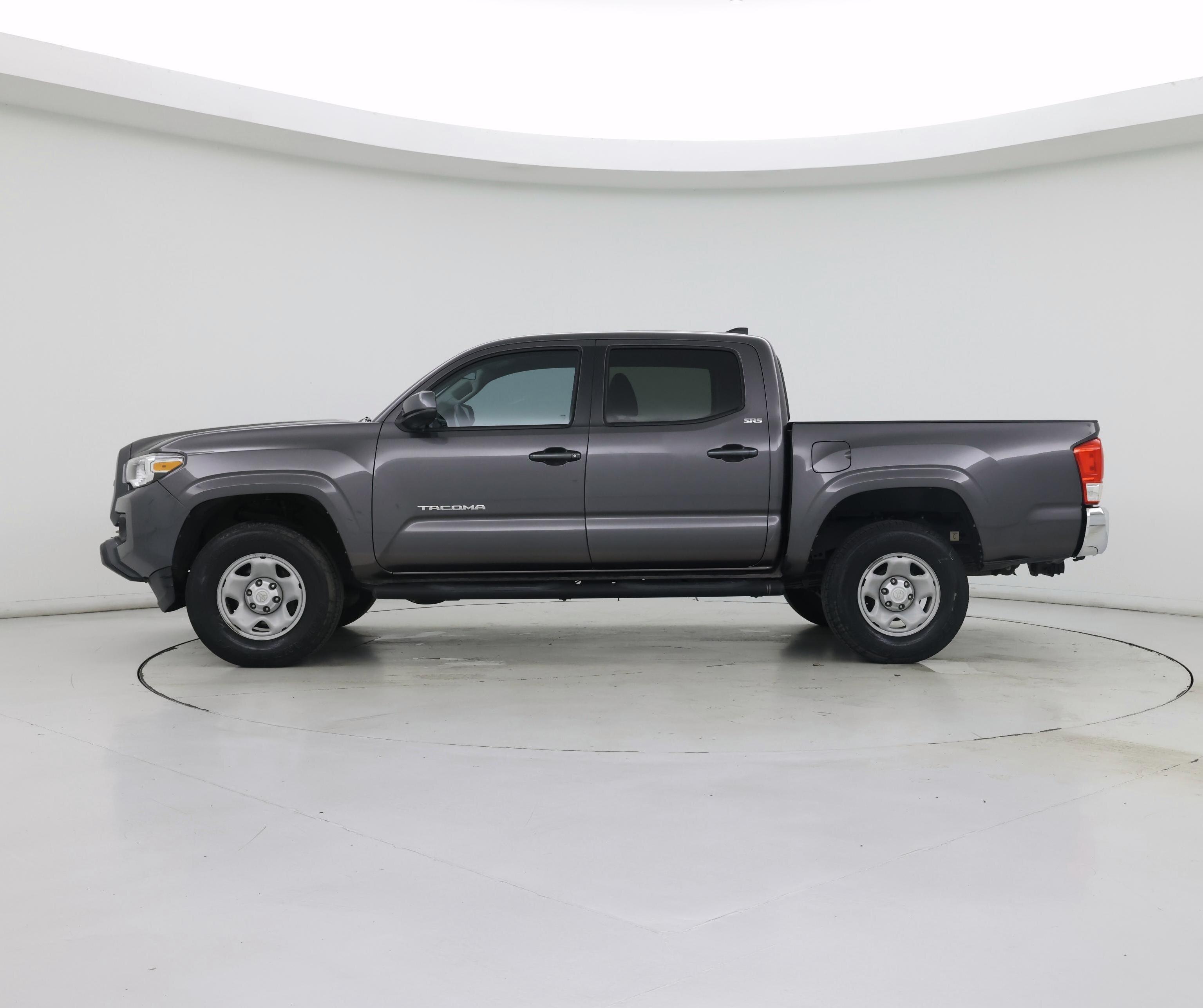 Thumbnail: 2016 Toyota Tacoma - 3