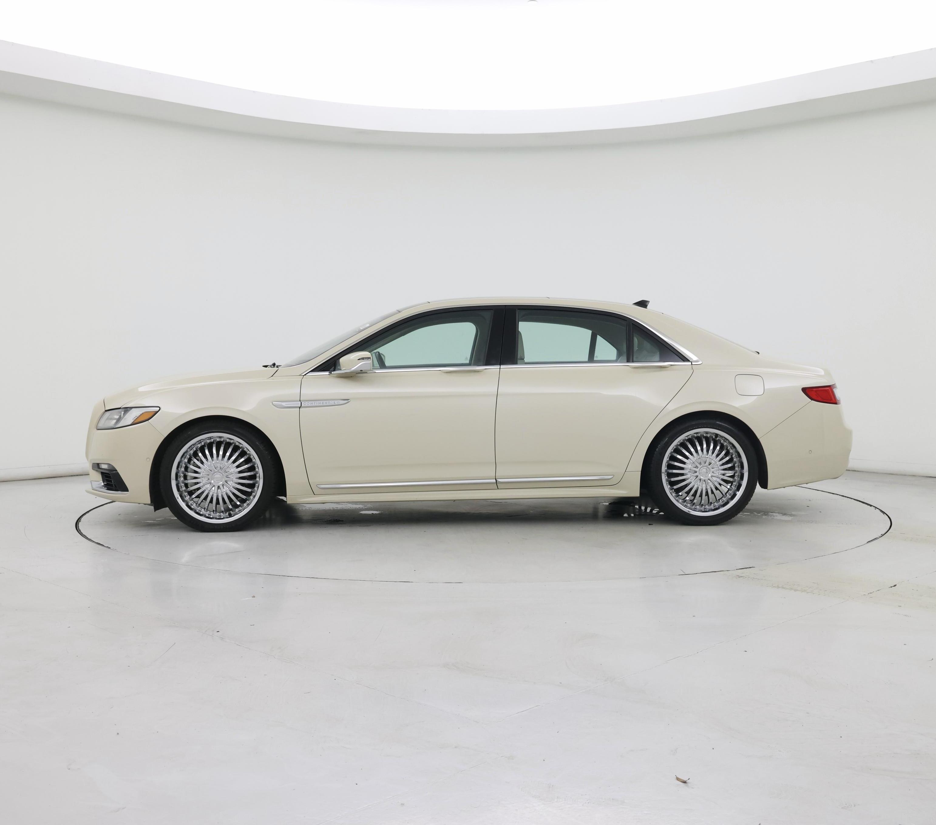 Thumbnail: 2018 Lincoln Continental - 3