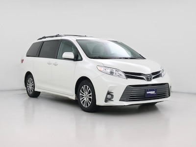 White 2019 Toyota Sienna XLE
